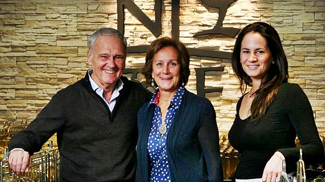 2-primo-franco-in-cantina-con-la-moglie-annalisa-e-la-figlia-silvia.jpg