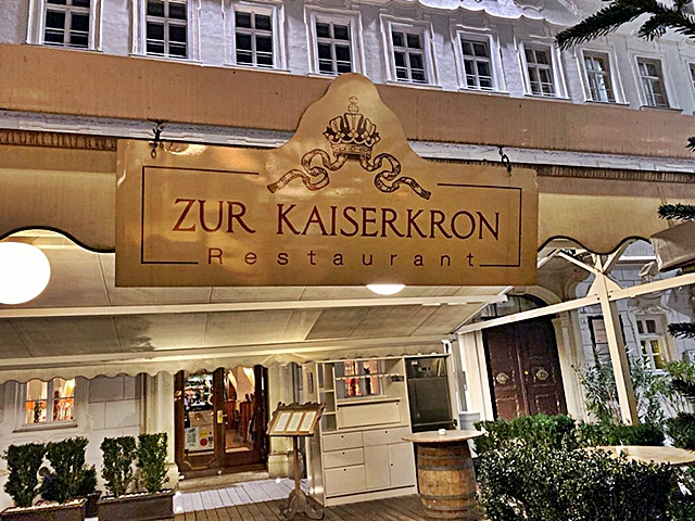 4-il-ristorante-zur-kaiserkron-in-piazza-della-mostra-a-bolzano.jpg