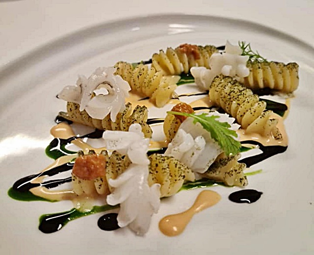 8-premiato-il-fusillone-monograno-felicetti-con-crema-di-mandorle-e-ricci-di-mare.jpg