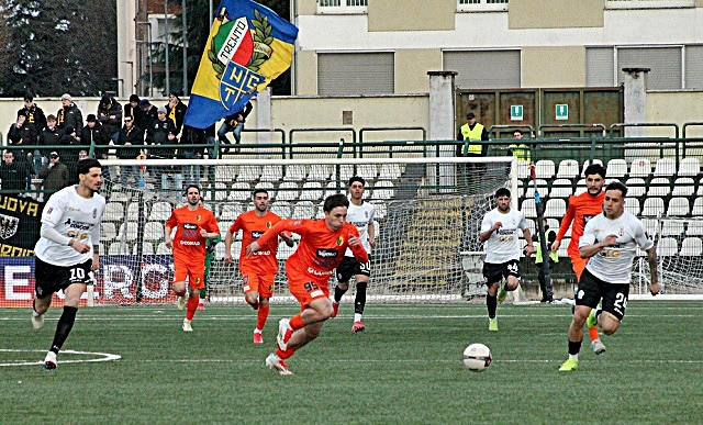 1-3-accornero-corre-verso-il-pallone.JPG