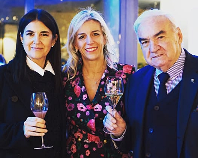 2-elena-e-giuseppe-casagrande-brindano-con-vanessa-negri.jpg