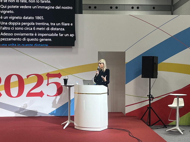 2-l-intervento-di-martina-centa-sul-palcoscenico-del-foodex-wine-di-tokyo.jpg