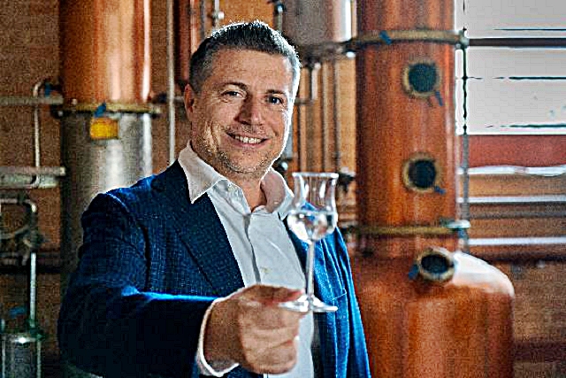 3-il-riconfernato-presidente-del-consorzio-nazionale-grappa-sebastiano-caffo.jpg