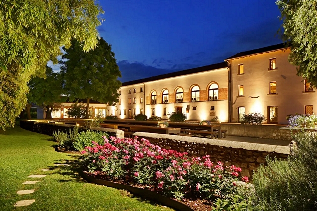 3-una-suggestiva-immagine-notturna-dell-azienda-bottega.jpg