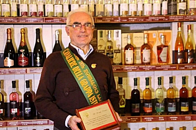4-il-pariarca-della-storica-distilleria-trentina-arrigo-pisoni-cavaliere-della-grappa.jpg