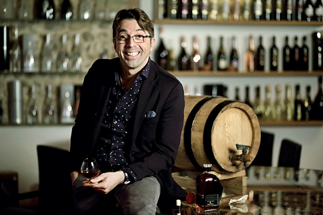 5-stefano-bottega-brinda-con-la-grappa-di-amarone-barricata.jpg