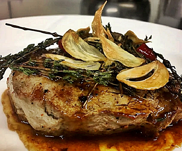 7-il-filetto-di-limousine-cotto-al-forno-con-il-timo-le-erbe-aromatiche-e-le-patate-arrosto.jpg