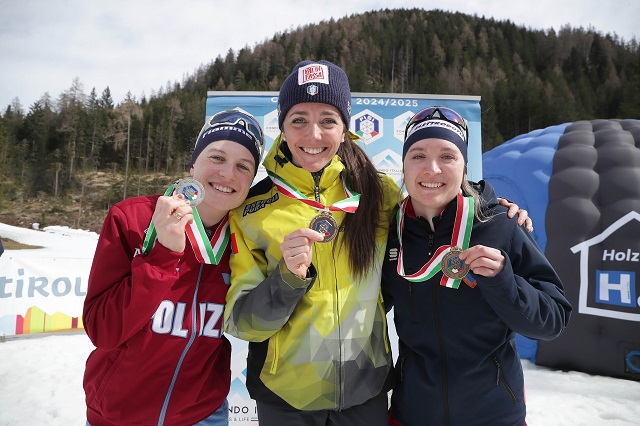 dobbiaco-podio_senior_fem_medaglie.jpg
