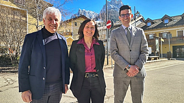 il-presidente-del-consiglio-provinciale-claudio-soini-la-presidente-dell-autorita-minoranze-linguistiche-katia-vasselai-e-l-assessore-regionale-alle-minoranze-linguistiche-luca-guglielmi.jpg