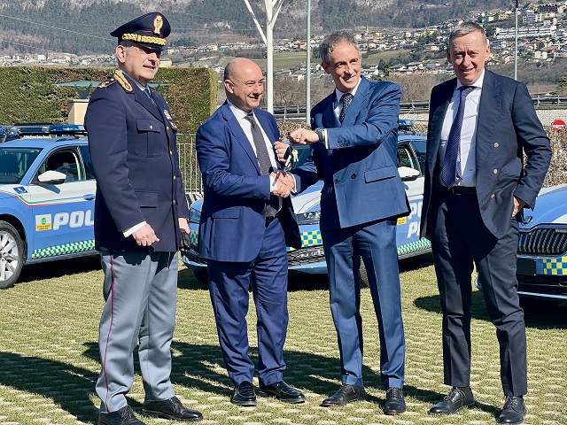 la-consegna-delle-vetture-da-sx-pasquale-sorgona-santo-puccia-diego-cattoni-carlo-costa.jpg
