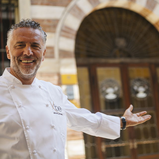 1-gincarlo-perbellini-il-pluripremiato-3-stelle-michelin-chef-del-ristorante-12-apostoli-di-verona.jpg
