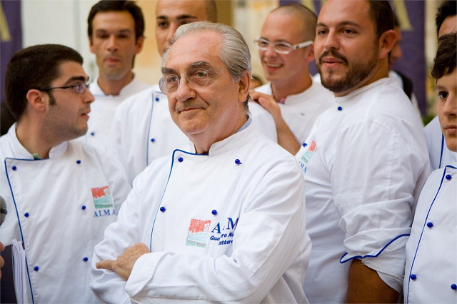 6-gualtiero-marchesi-primo-rettore-della-scuola-inernazionale-di-cucina-italiana-alma-di-colorno-jpg.png