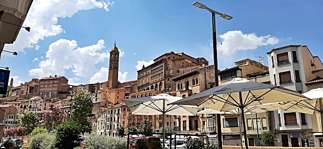 7-la-vista-sul-palazzo-episcopale-e-sulla-chiesa-della-maddalena-a-tarazona.jpg