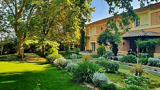 9-il-parco-dellhotel-villa-marcilla.jpg