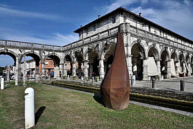 lucchi-sculture-in-acqua-8.jpg