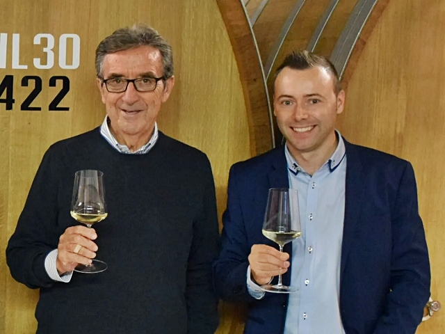 3-riccardo-cotarella-con-il-direttore-della-cantina-valle-isarco-arnin-gratl.jpg