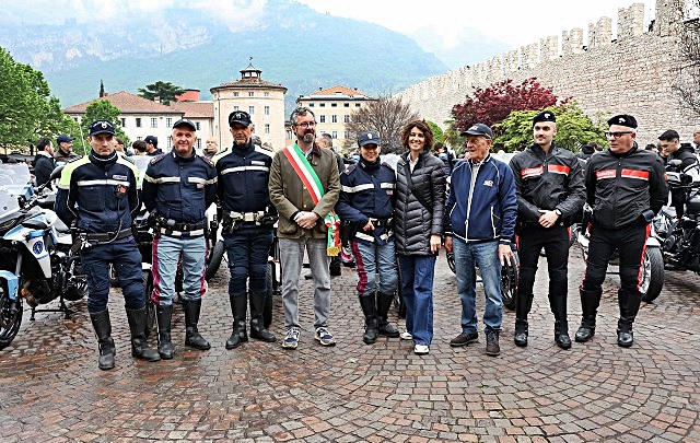 autorita-alla-benedizione-delle-moto.jpg
