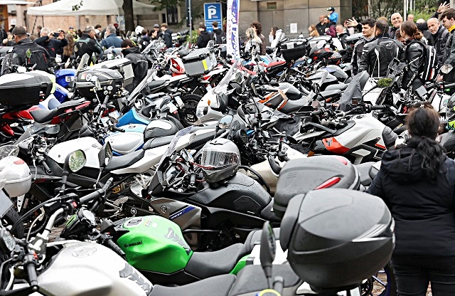 benedizione-delle-moto-caschi.jpg