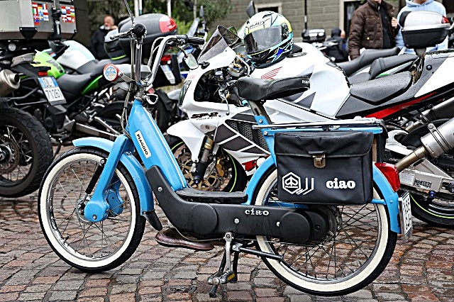 benedizione-delle-moto-ciao.jpg