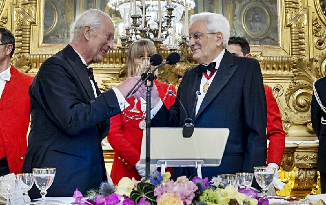 2-il-brindisi-augurale-di-re-carlo-iii-con-il-presidene-mattarella-foto-paolo-giandotti.jpg