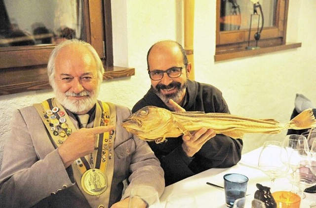 2-l-accademico-otello-fabris-con-il-presidente-dell-international-stockfish-society-andrea-vergari.jpg