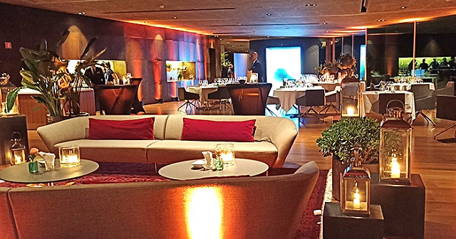 4-una-suggesiva-immagine-della-sala-da-pranzo-del-ristorante-zefiro.jpg