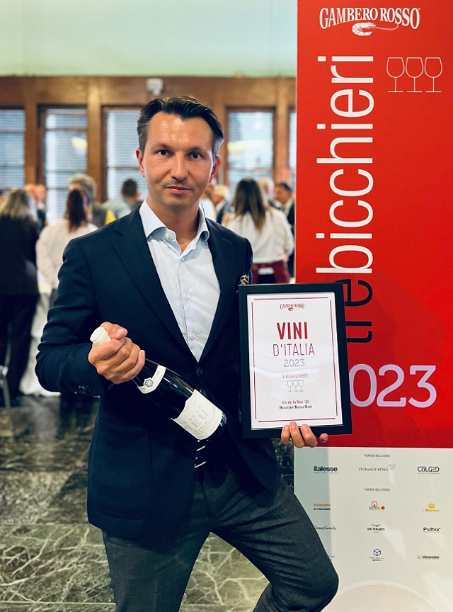 9-nicola-biasi-premiato-dal-gambero-rosso-con-i-tre-bicchieri.jpg