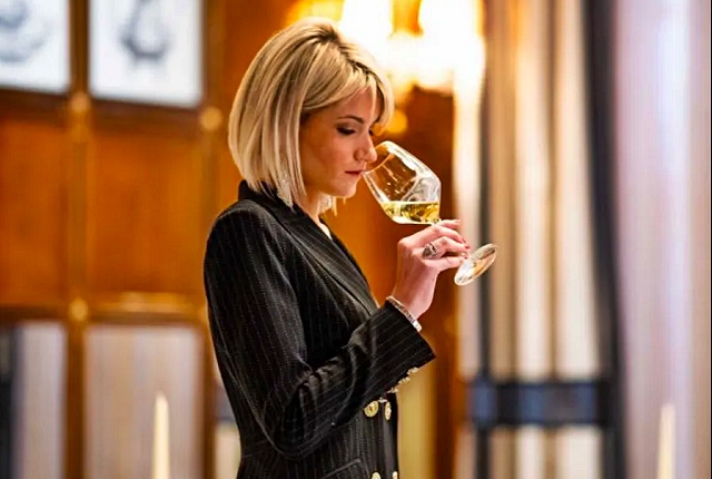 2-martina-centa-brand-manager-dell-azienda-vitivinicola-roeno.jpg