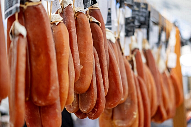5-la-bottarga-di-muggine-dello-stagno-di-cabras-e-tutelata-dal-presidio-slow-food.jpg