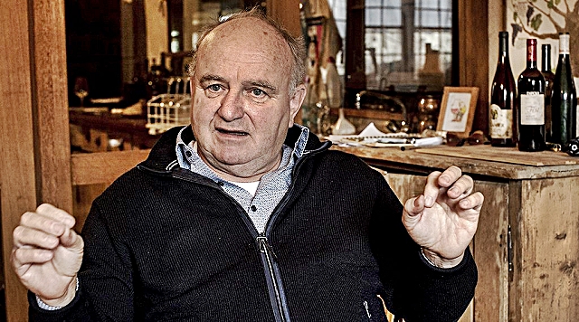 6-peter-dipoli-il-mitico-vignaiolo-di-egna-ideatore-del-concorso-sul-pinot-nero.jpg