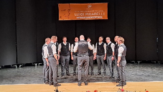 cori-il-coro-nosc-di-soraga-mentre-canta-nella-semifinale-di-sabato.jpg