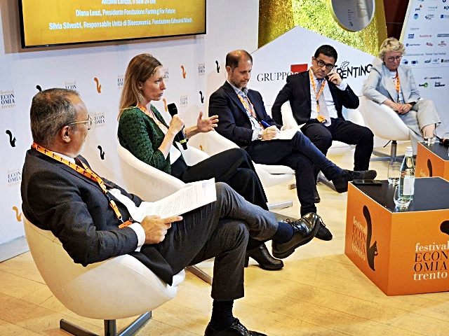 festival-economia-panel-fem-10.jpg