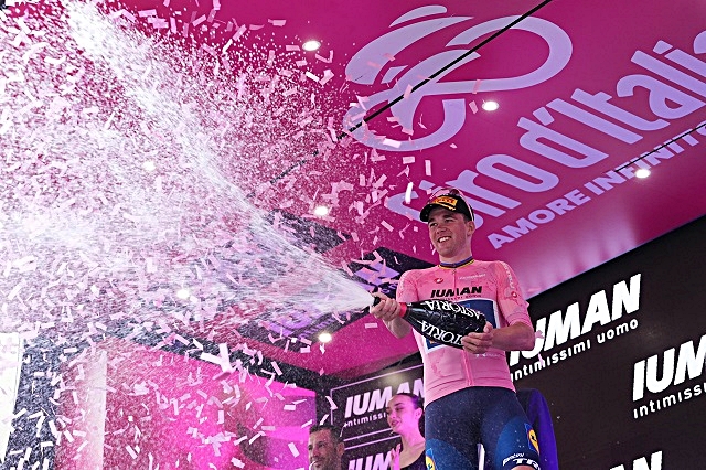 giro-arrivo-quinta-tappa-bis.jpg