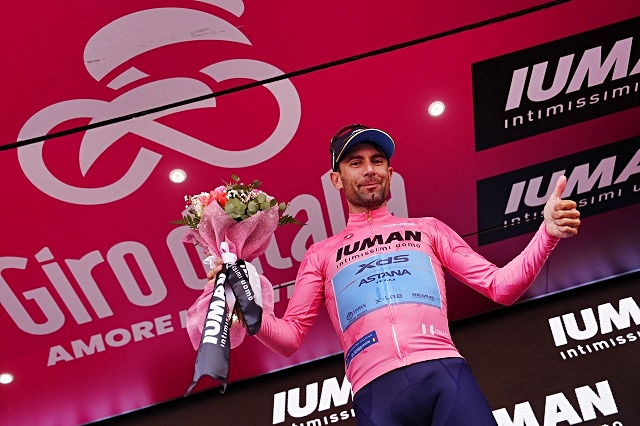 giro-ottava-gara-maglia-rosa.jpg