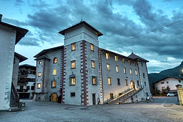 palazzo-aliprandini-a-livo.jpg