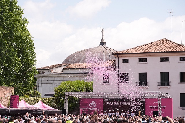 partenza-14esima-del-giro-2025.jpg