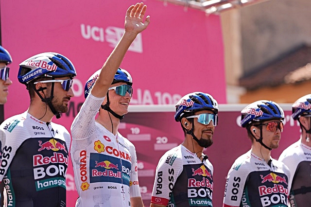 partenza-19esima-tappa-del-giro.jpg