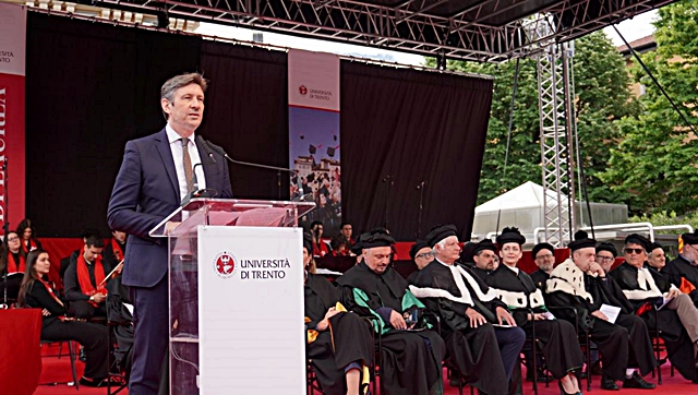 spinelli-cerimonia-laurea-sr-2_imagefullwide.jpg