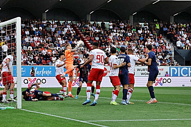 sud-marius-adamonis-esce-in-presa.JPG