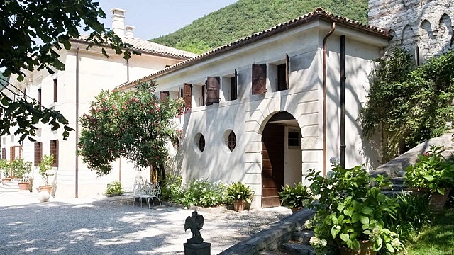 3-villa-barbarina-la-residenza-d-epoca-di-proprieta-della-famiglia-franco.jpg